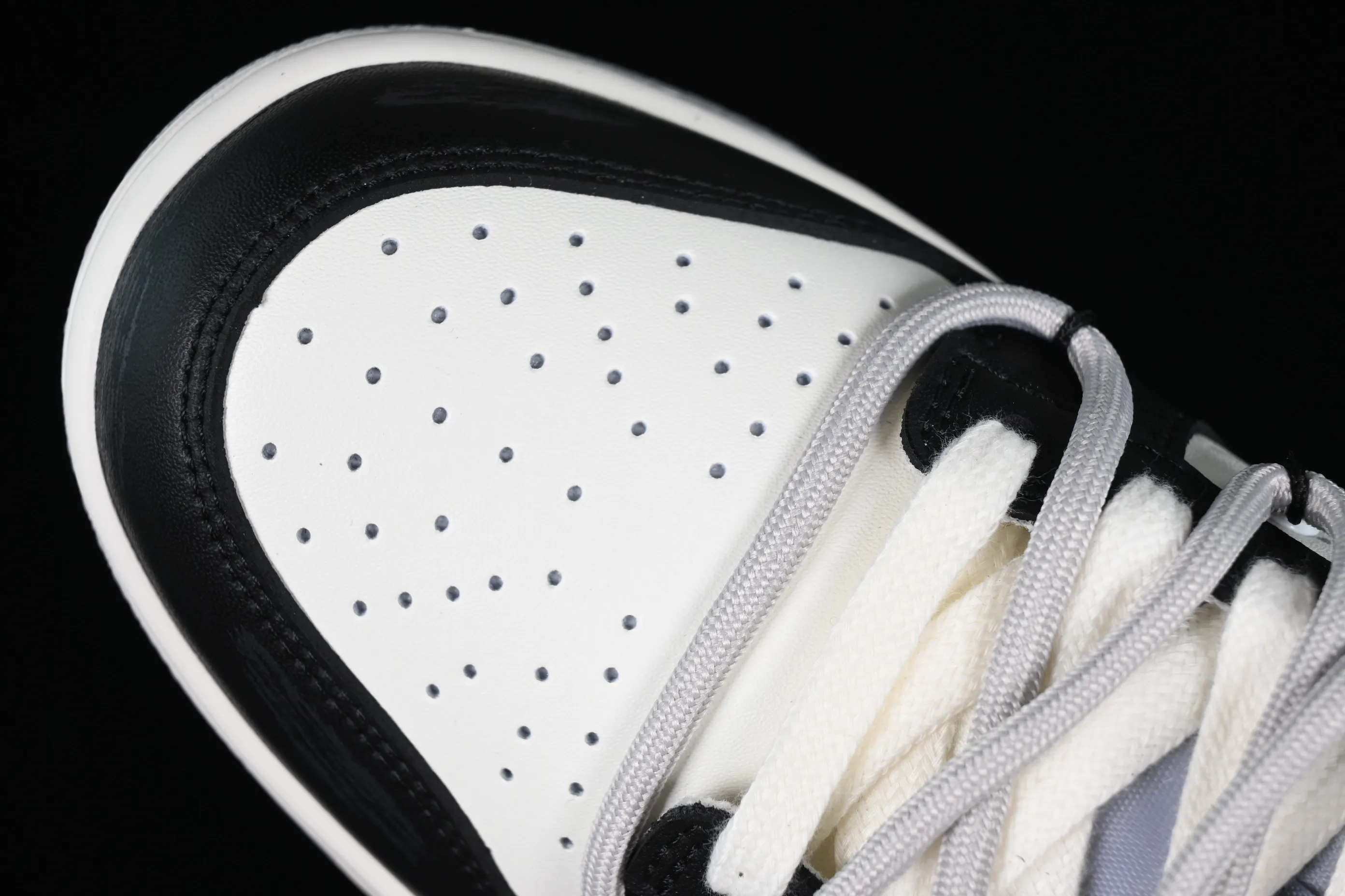 All Categories Nk SB Dunk Series Nk SB Dunk Low Low-top sneakers CS version Nk Dunk Low "Miami Hurricanes" Space Exploration Star Trek Customized version of deconstructed straps retro distressed low-top sneakers DJ6188-003